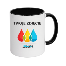 Kubek z czarnym wnętrzem i uchem